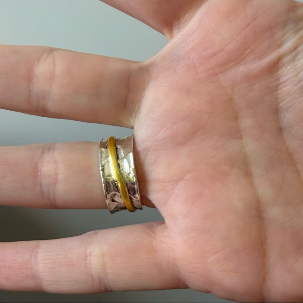 Elegant Gold and Silver Ring with Green stone Size ~7 - Picture 2 of 4